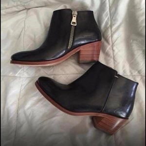 Women's black leather John Fluevog boots • Size 6